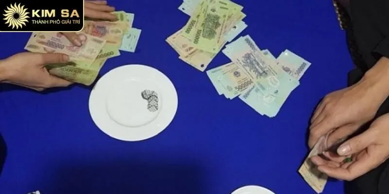 Cách Chơi Xóc Đĩa Ngoài Đời - Bí Quyết Hốt Bạc Từ Cao Thủ 2 Cách chơi xóc đĩa ngoài đời đơn giản cho người mới tham gia